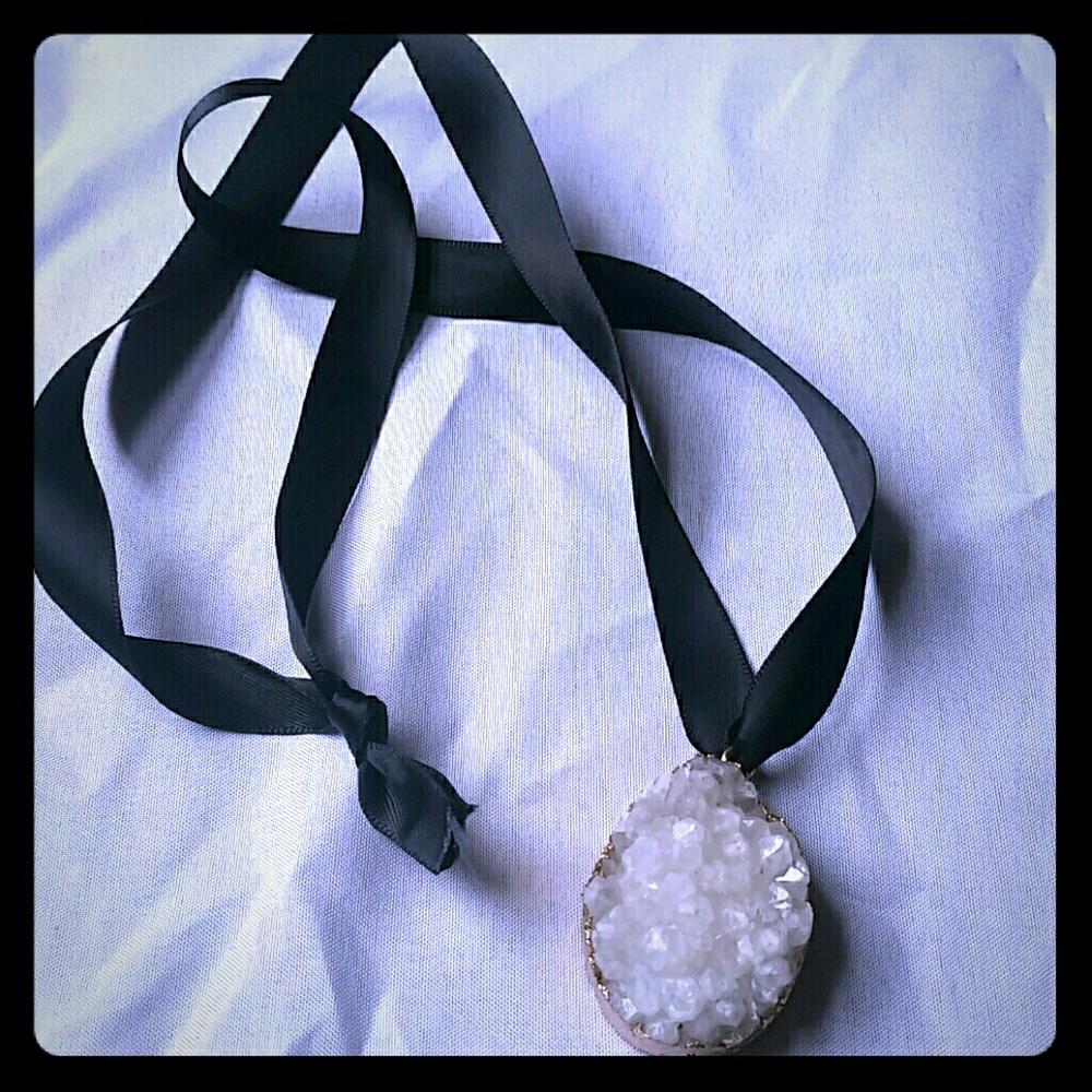 Druisy Quartz Pendant